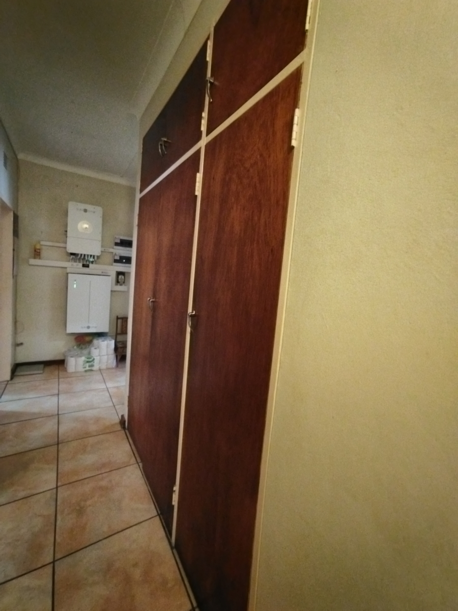 4 Bedroom Property for Sale in Warrenton Northern Cape
